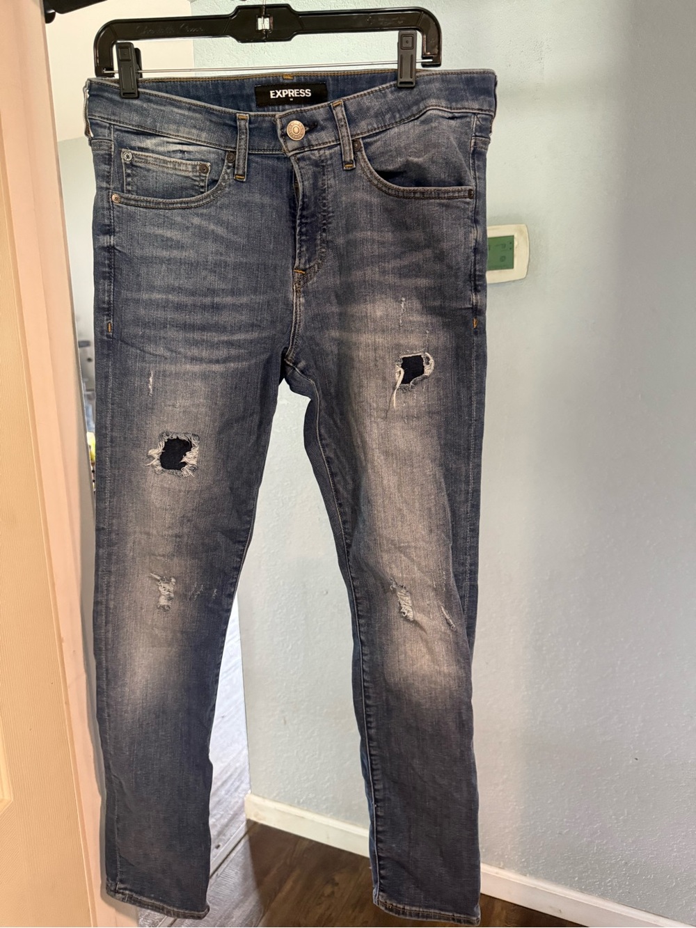 Express Men’s Skinny Ripped Jeans in Faded Blue